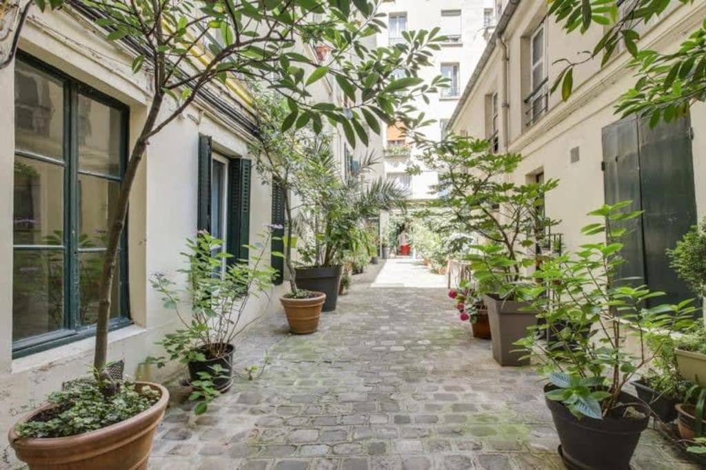 Modern French Studio Charm In The City Appartement Parijs